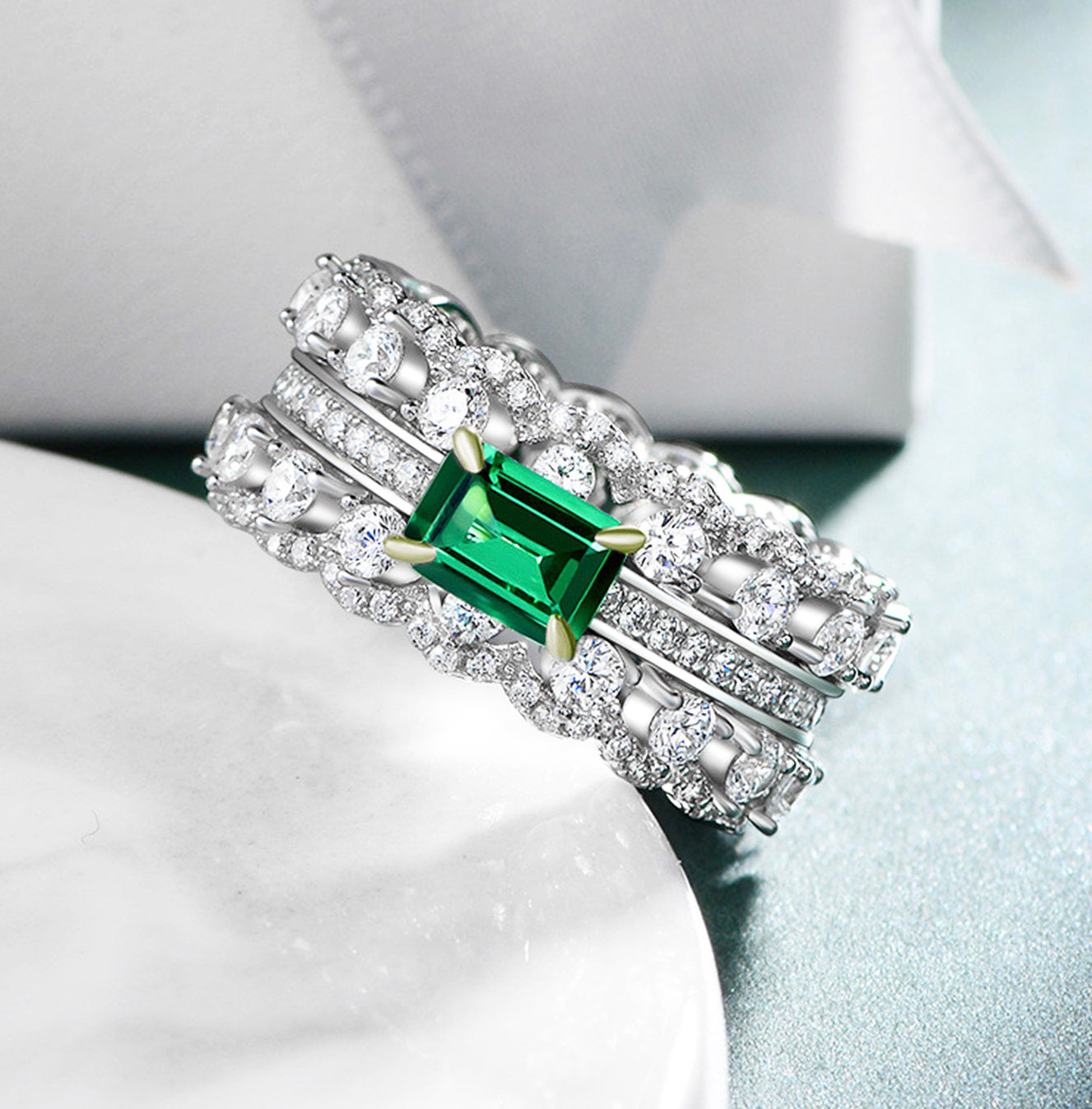 Retro Luxury 1 Carat Lab-Created Emerald S925 Sterling Silver Inlaid Full Diamond Wide Band Ring